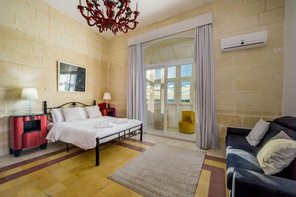 Point de Vue Guest House and Restaurants