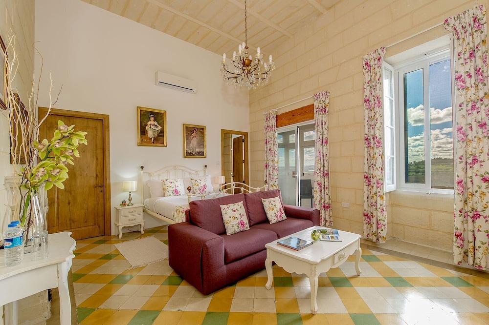 Point de Vue Guest House and Restaurants