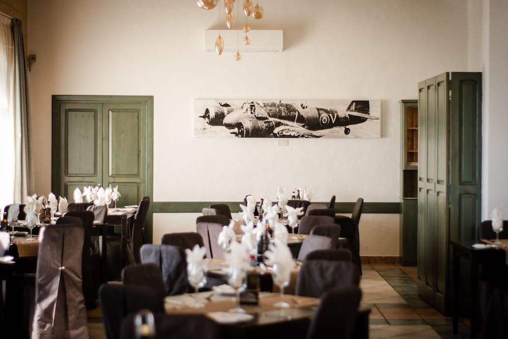 Point de Vue Guest House and Restaurants