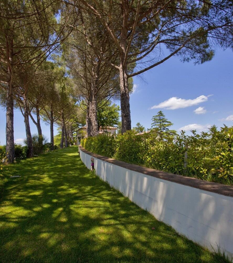 PHI Resort Coldimolino Country House