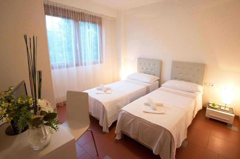 Aparthotel Lacroma