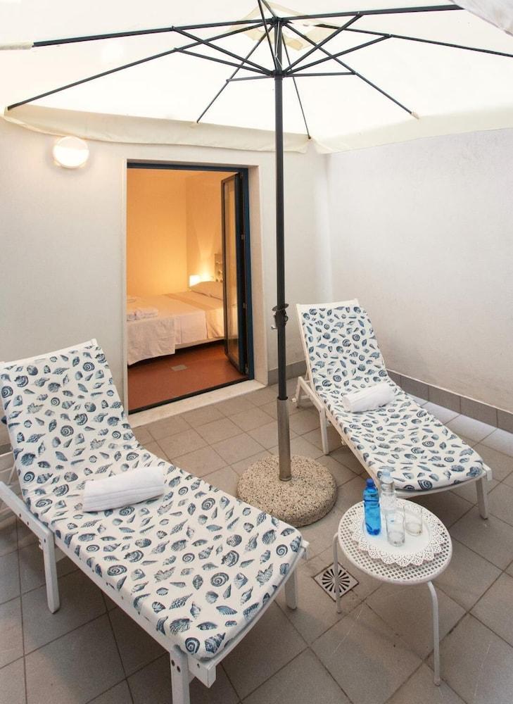 Aparthotel Lacroma
