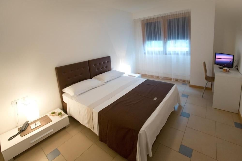 Aparthotel Lacroma