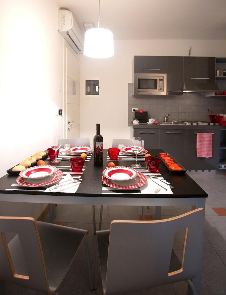 Aparthotel Lacroma