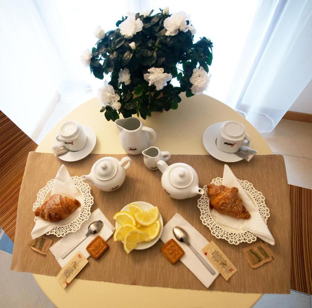 Aparthotel Lacroma