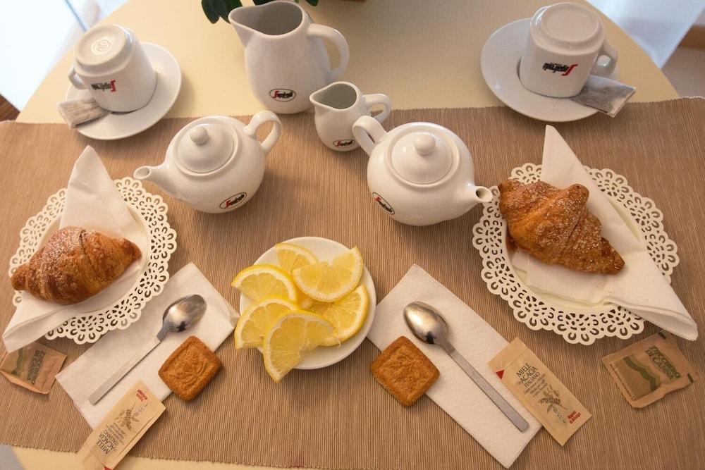 Aparthotel Lacroma