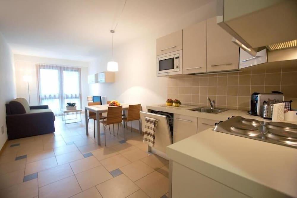 Aparthotel Lacroma
