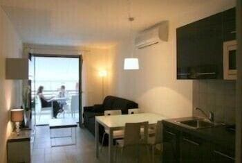 Aparthotel Lacroma