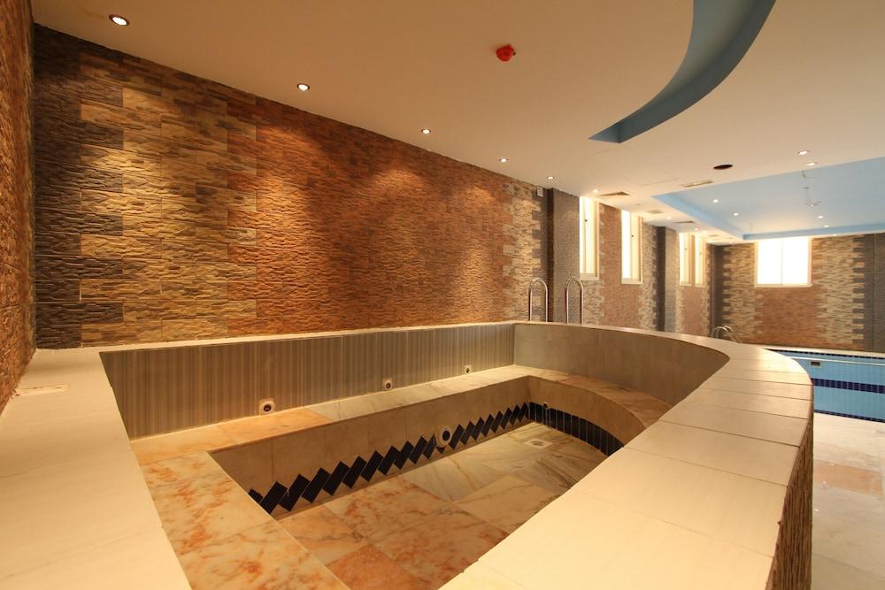 Raoum Inn Hail