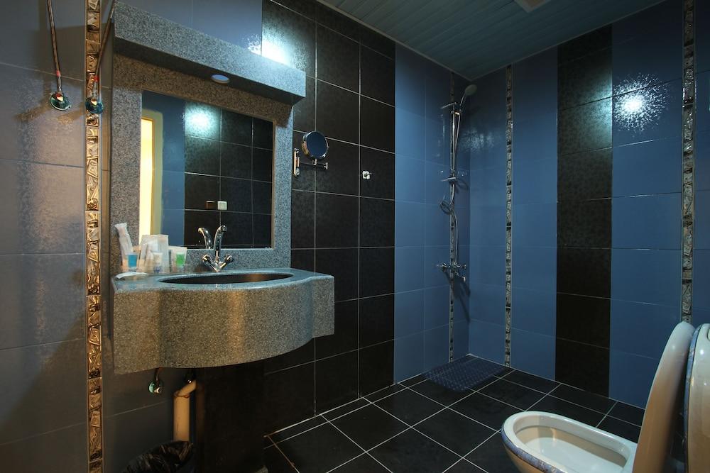 Raoum Inn Hail