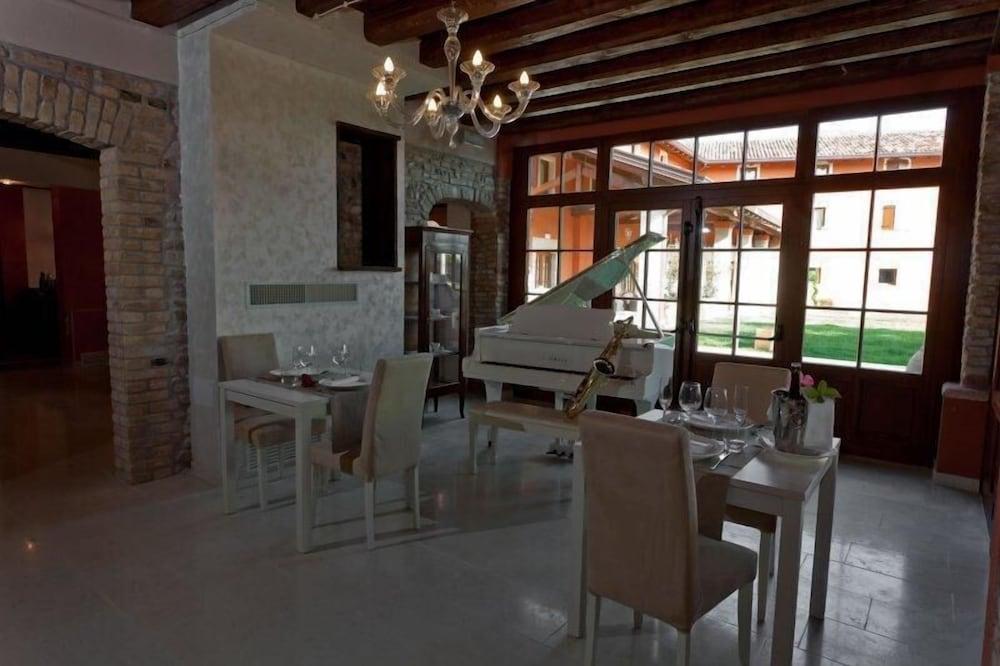 Antico Borgo Torricella
