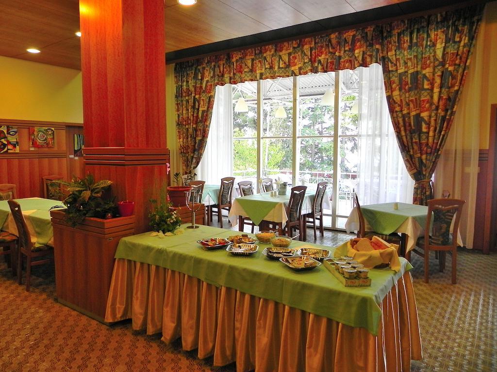 Maestral Residence