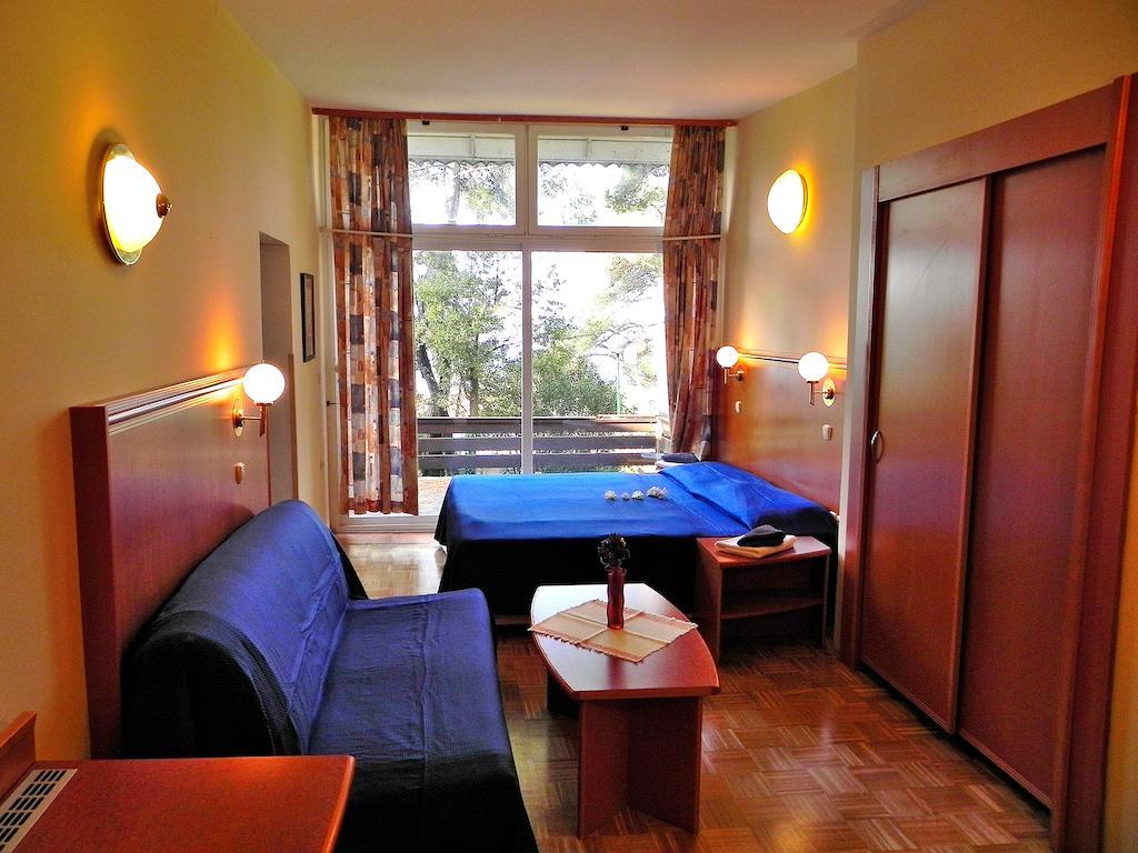 Maestral Residence