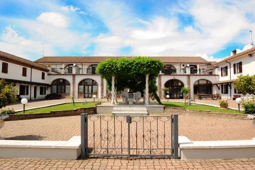 Country Hotel