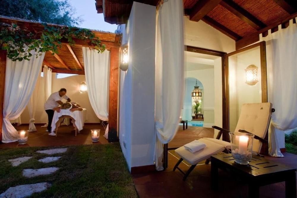 Nora Club Hotel