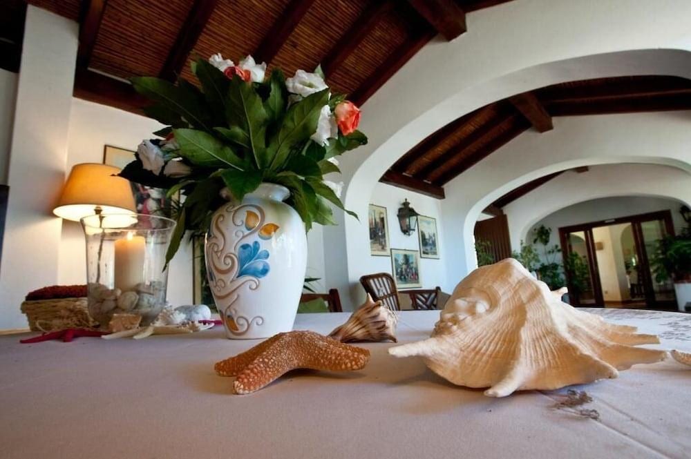 Nora Club Hotel