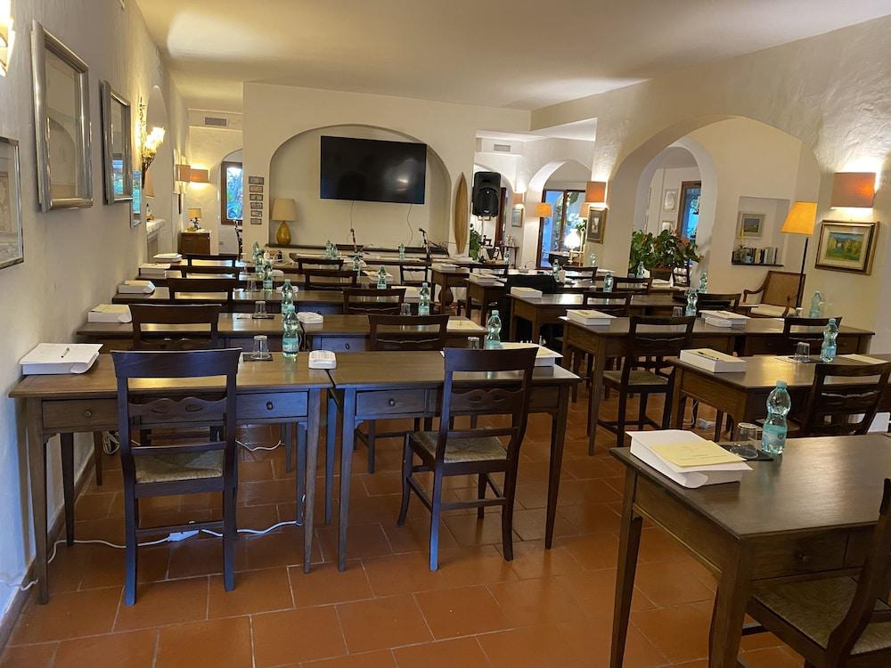 Nora Club Hotel