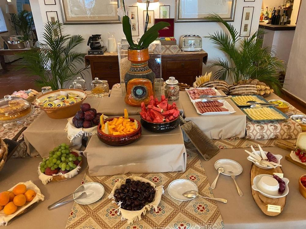 Nora Club Hotel