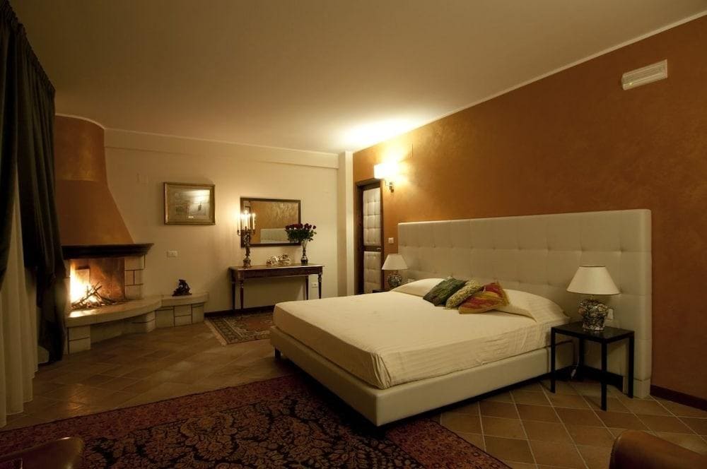Queen Romantic House