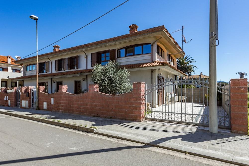 Anaele House B&B