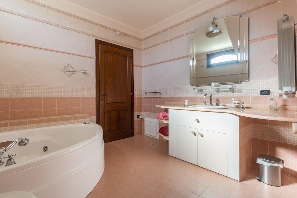 Anaele House B&B