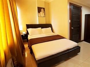 Holiday Plaza Hotel