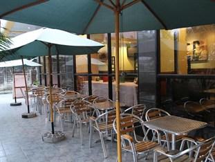 Holiday Plaza Hotel