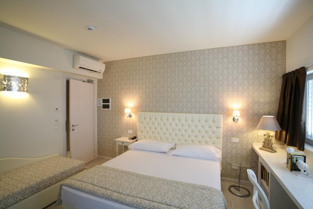 Nuova Opera Rooms