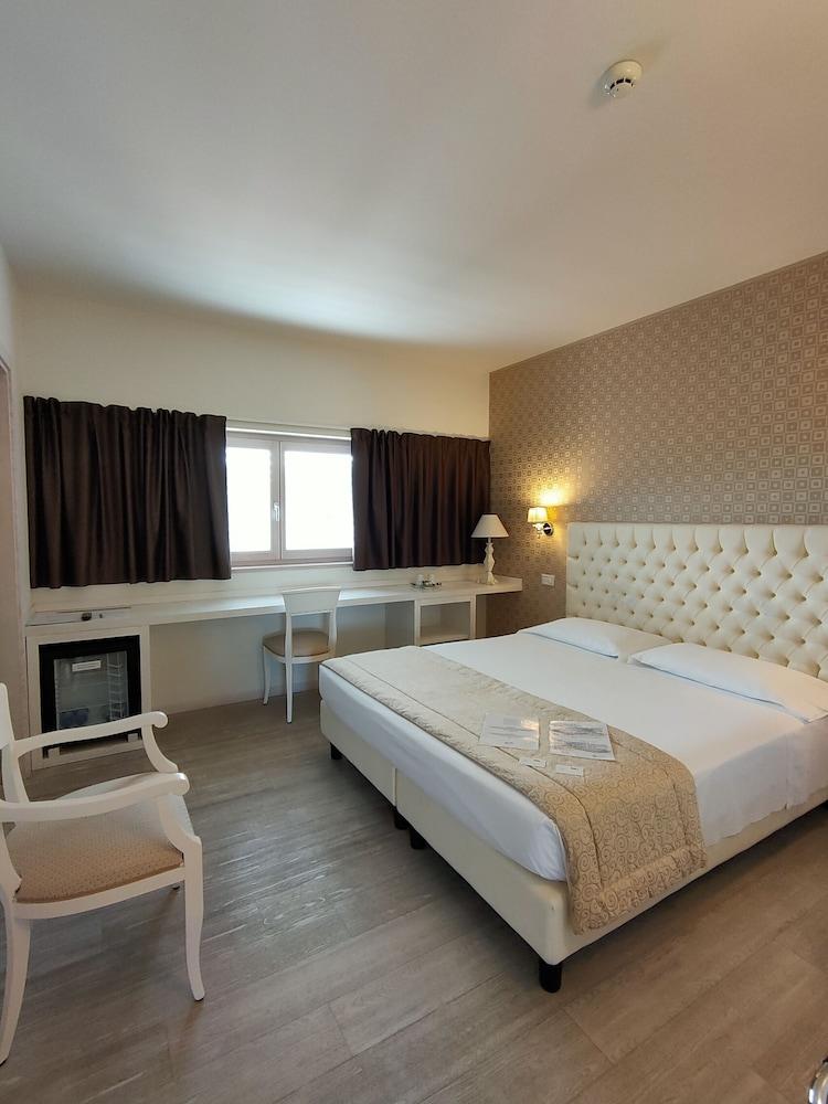 Nuova Opera Rooms
