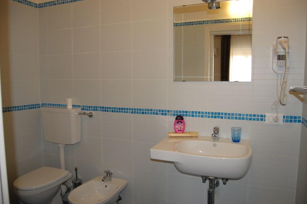 Bed & Breakfast H_24