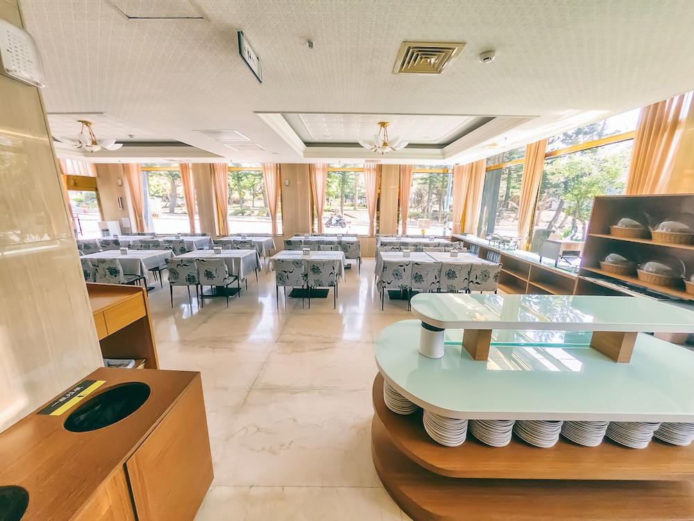Fong Jia Hotel