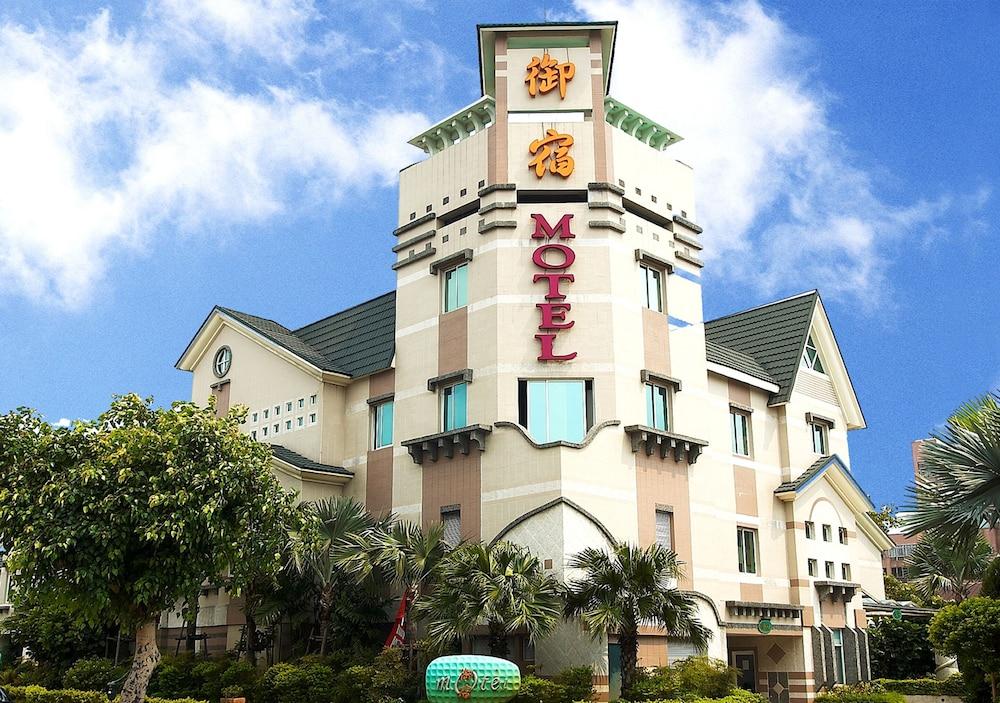 Royal Group Motel Chien Kuo Branch
