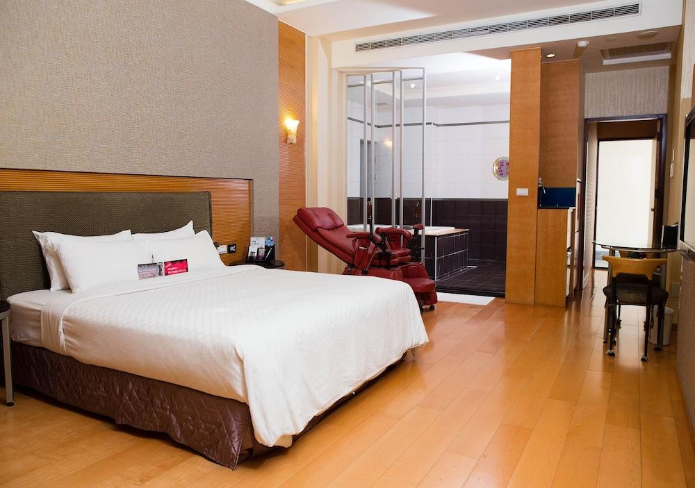 Royal Group Motel Chien Kuo Branch