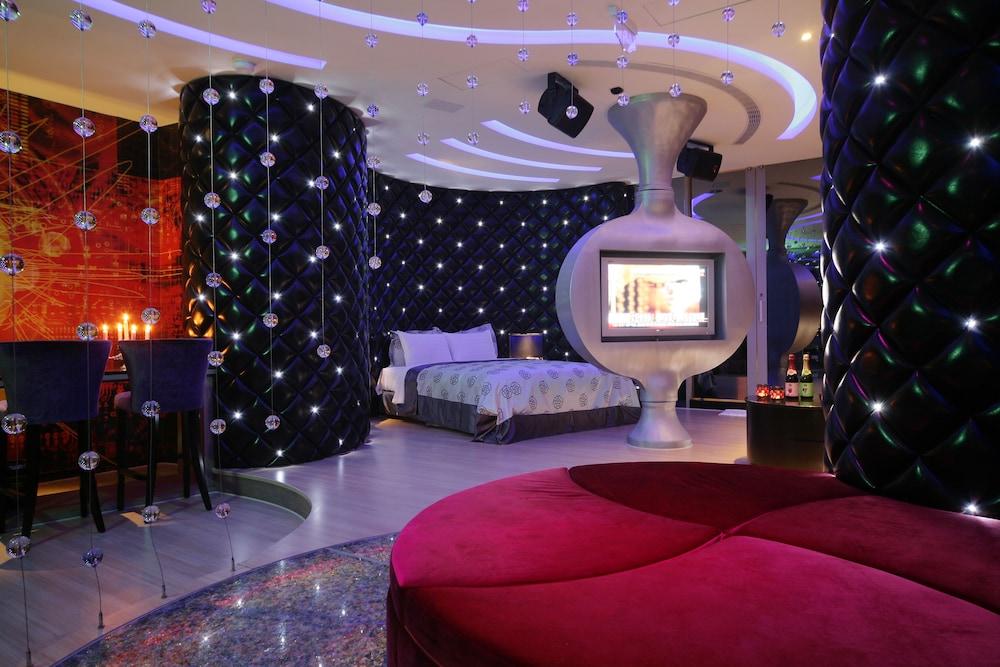 Dubai Villa Motel