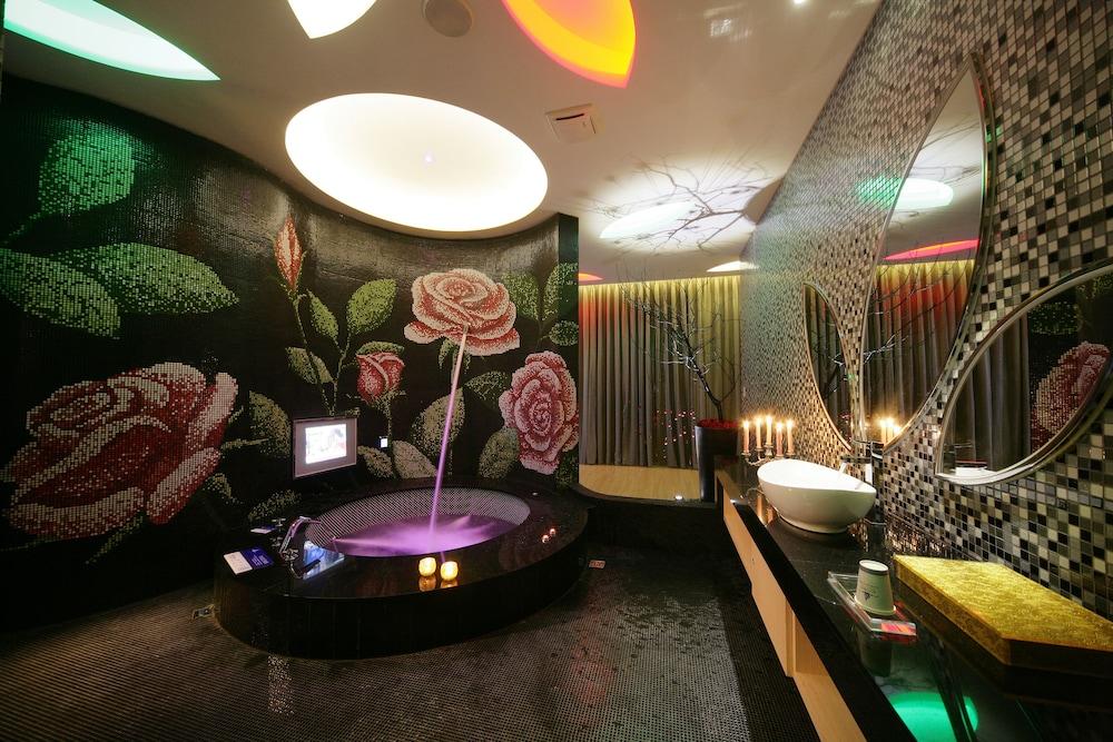 Dubai Villa Motel