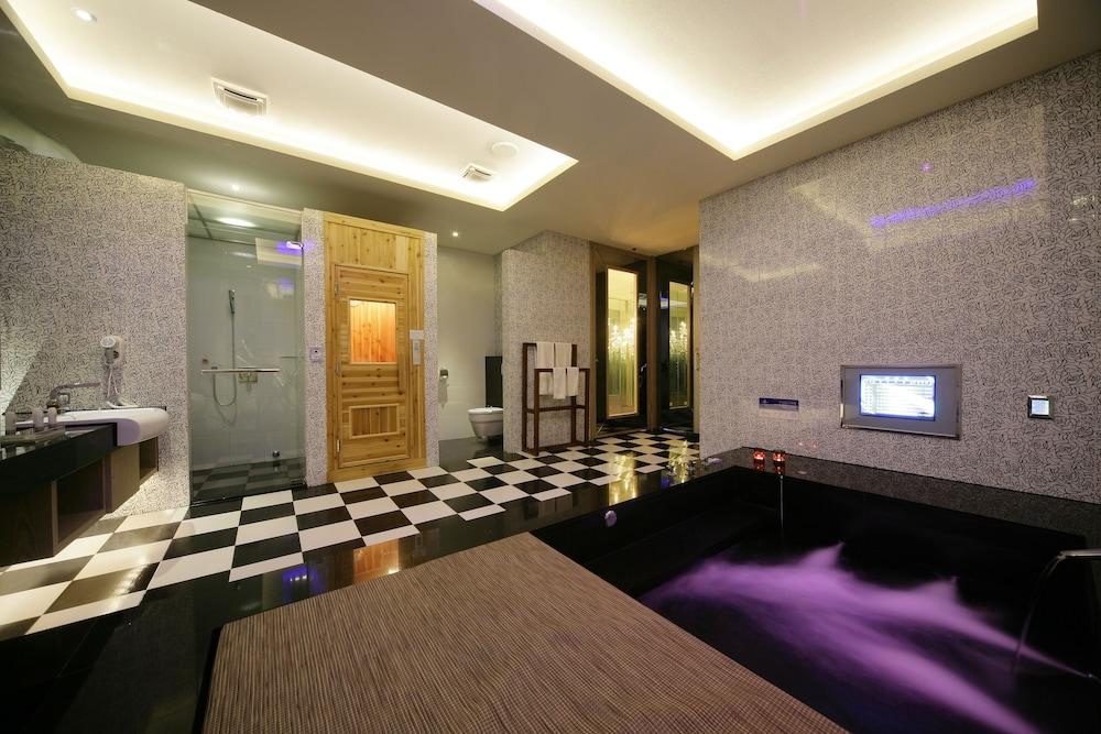 Dubai Villa Motel