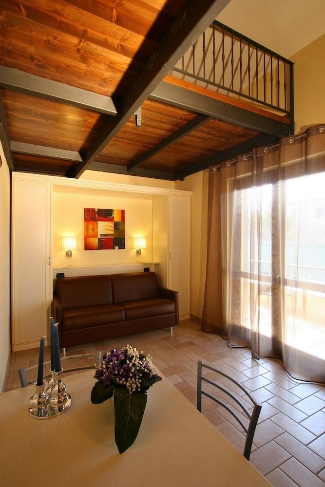 Borgo Castel Savelli