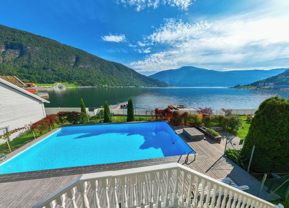 Hofslund Fjordhotel