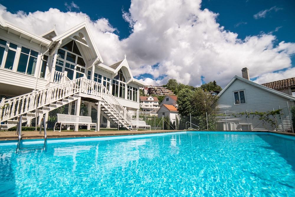 Hofslund Fjordhotel