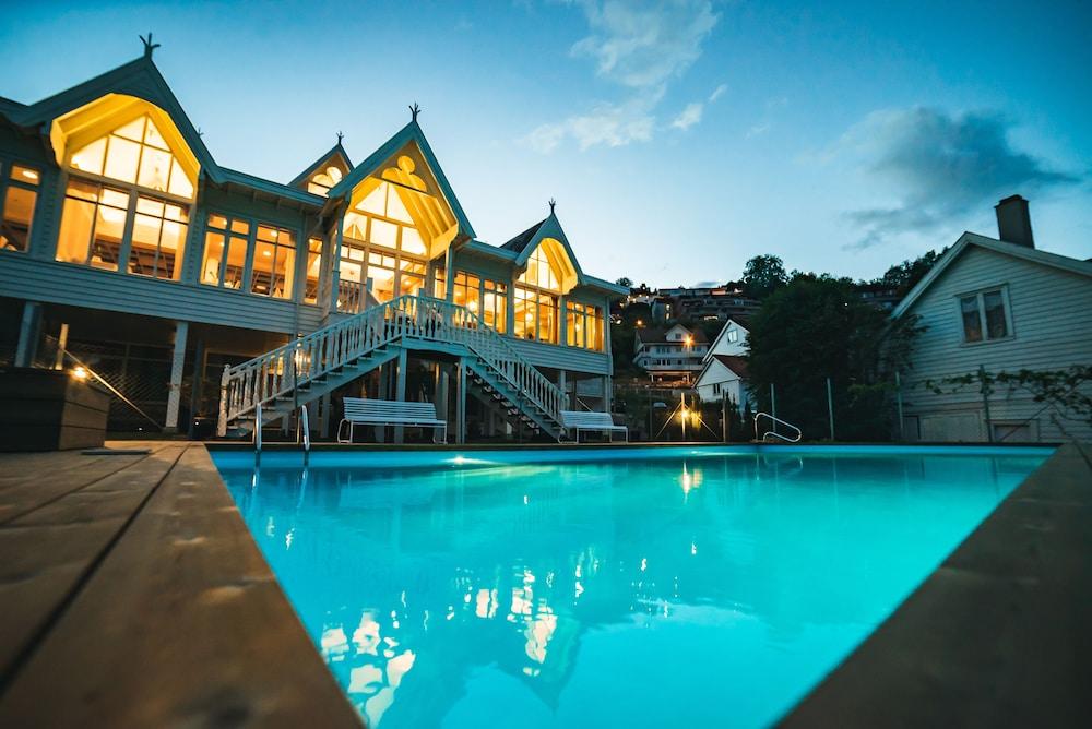 Hofslund Fjordhotel