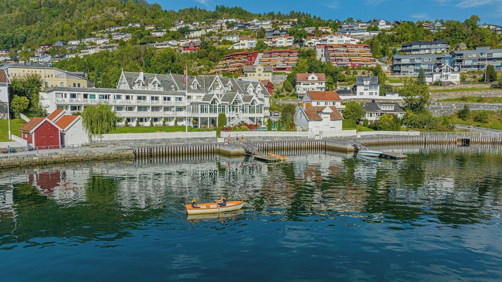 Hofslund Fjordhotel