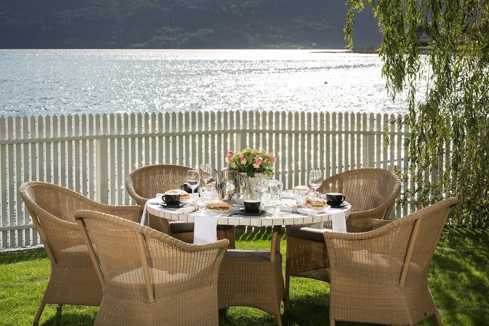 Hofslund Fjordhotel