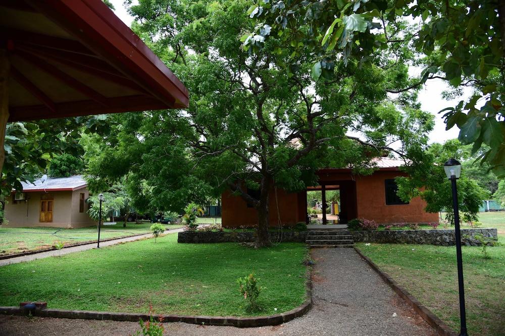 Indika Lake Resort