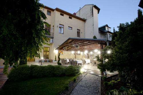Hotel Golden Eagle