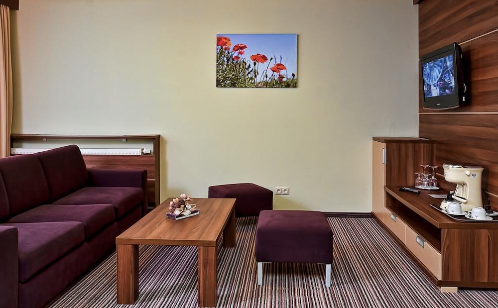 Alexandra Hotel