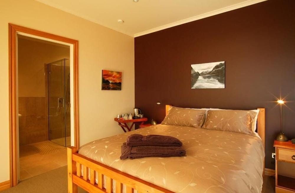 Parautane Lodge