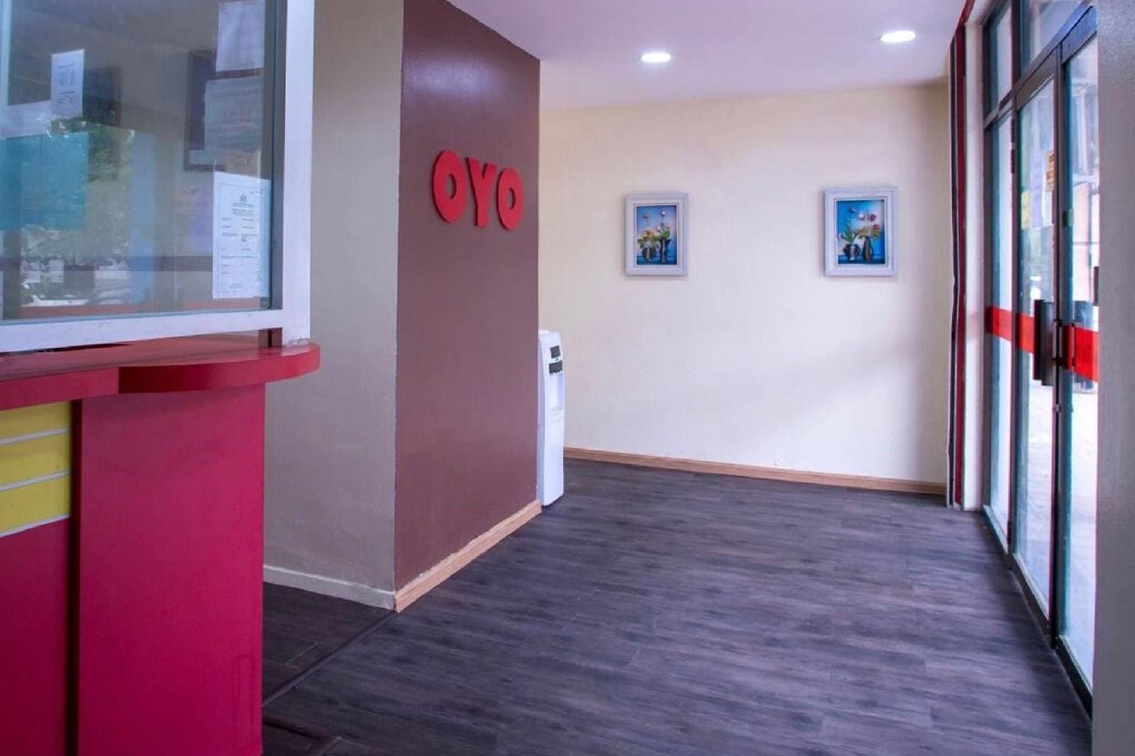 OYO 90281 Hotel Taj
