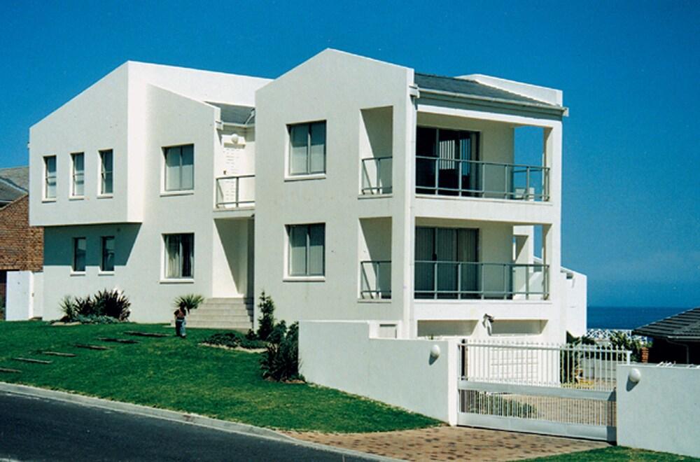 Bloubergstrand Sunset Lodge