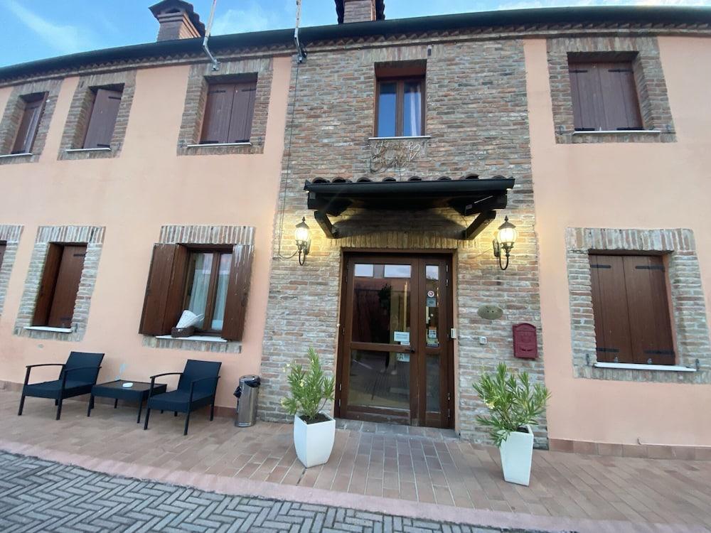 Le Corti