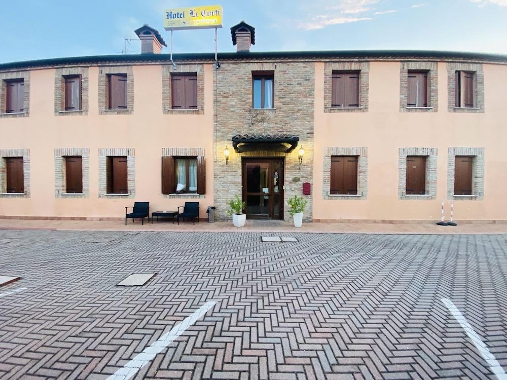 Le Corti
